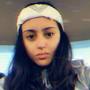 Meet your Posher, Lesly